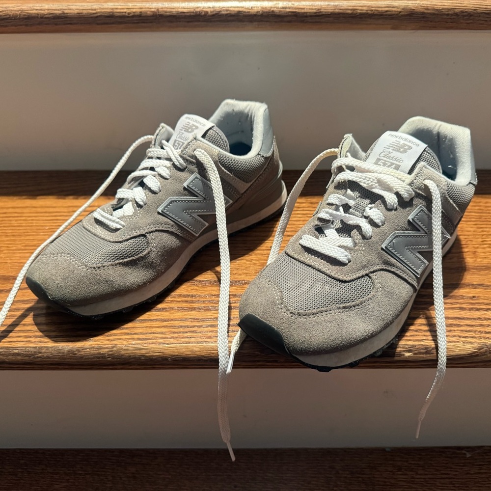 Men’s 8.5 New Balance 574 Core gray and white athletic shoes
